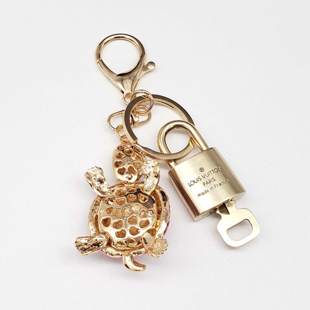 Louis Vuitton Gold Lock 🔒 Authentic LV Key + Unbranded Turtle Bag Charm - Picture 3 of 8